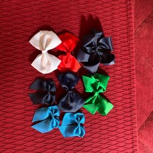 New hair bows w clips. Great colors.